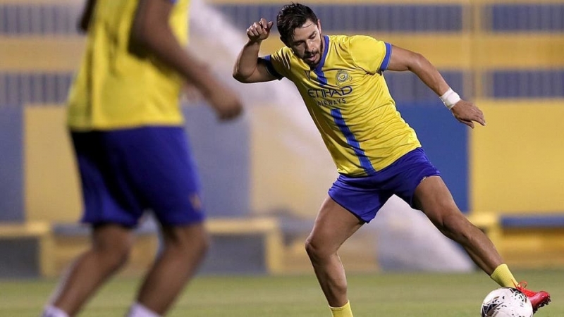 جوليانو ينفي رحيله.. ويؤكد استمراره مع النصر جوليانو ينفي رحيله.. ويؤكد استمراره مع النصر