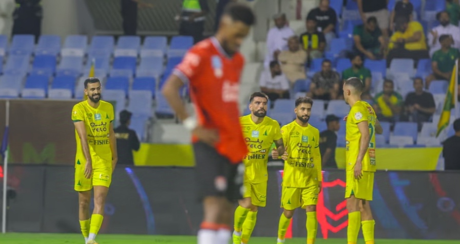 دوري روشن للمحترفين: برباعية نظيفة.. الخليج يمزّق شباك الرائد دوري روشن للمحترفين: برباعية نظيفة.. الخليج يمزّق شباك الرائد