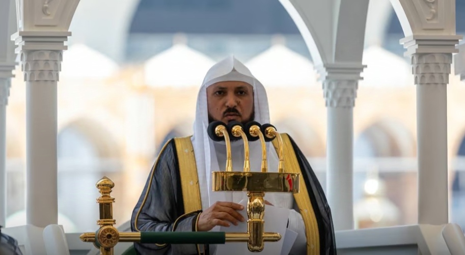 خطيب الحرم المكي يستعرض نماذج لشفقة النبي الكريم بأمته في الدنيا والآخرة خطيب الحرم المكي يستعرض نماذج لشفقة النبي الكريم بأمته في الدنيا والآخرة