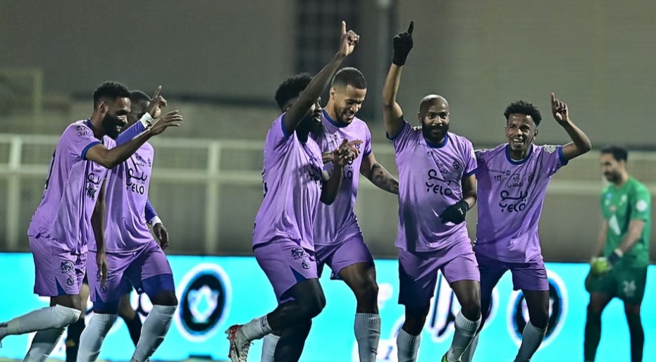 في افتتاح الجولة 24 من دوري روشن .. الخلود يأخذ حصته من الفتح بثنائية