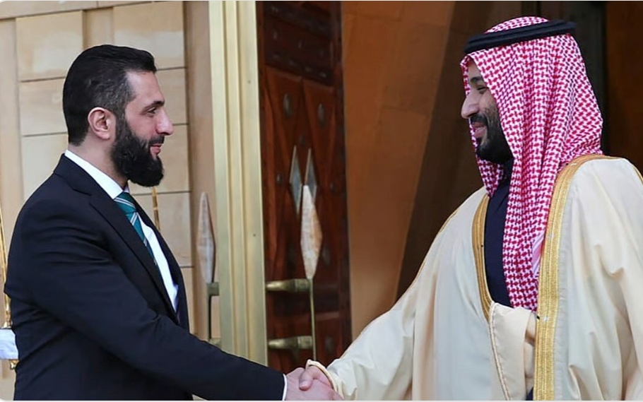 الدبلوماسية السعودية: الرياض عاصمة الحلول تنهي معاناة الشعب السوري الدبلوماسية السعودية: الرياض عاصمة الحلول تنهي معاناة الشعب السوري