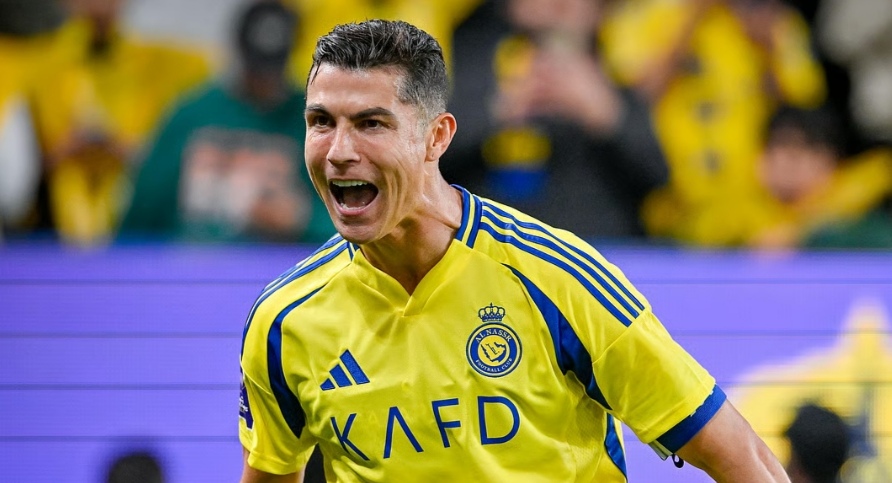 قائد النصر " كريستيانو رونالدو" يفوز بجائزة الحذاء الذهبي عن الموسم الرياضي 2024-2025