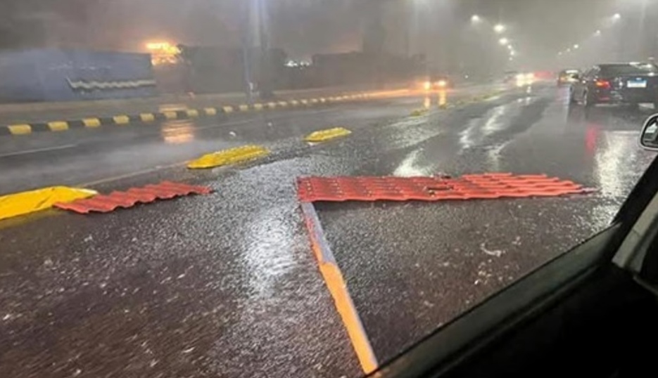 أمطار ورياح ورعب.. شاهد عاصفة غير مسبوقة تضرب الإسكندرية في مصر