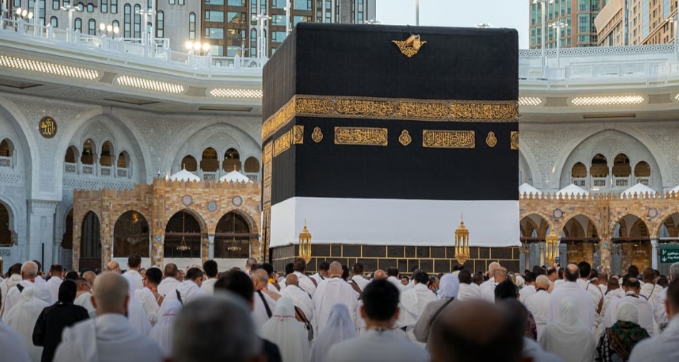 حجاج بيت الله الحرام يؤدون طواف الإفاضة في أجواء إيمانية وخدمات متكاملة