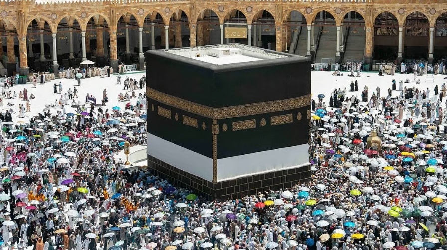 الحجاج المتعجلون يؤدون طواف الوداع بيسر وطمأنينة.. 107 آلاف طائف في الساعة