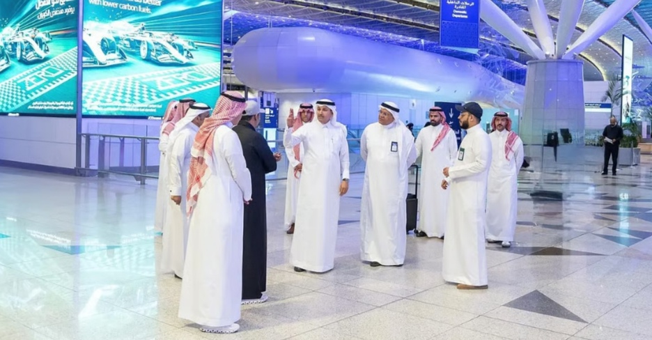 وزير النقل يقف على جاهزية مطار الملك عبدالعزيز الدولي لمرحلة مغادرة ضيوف الرحمن