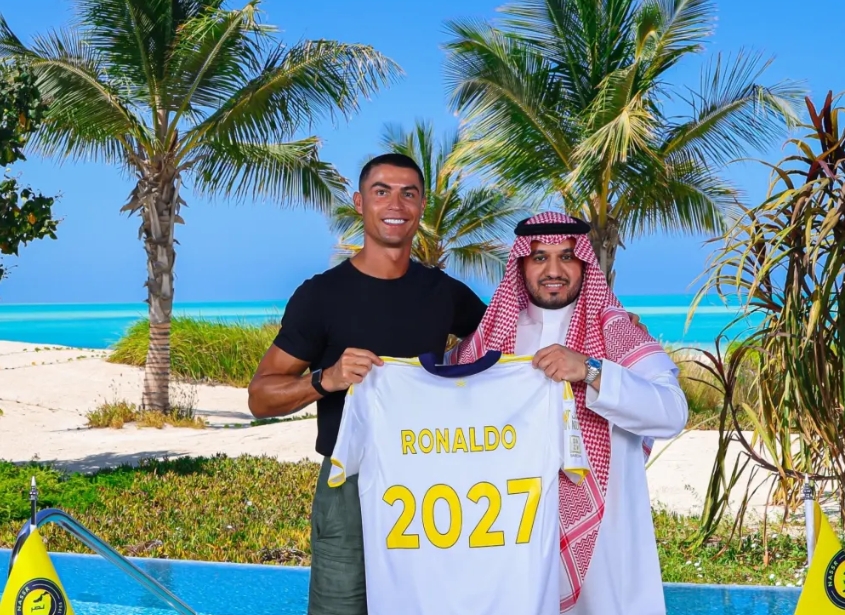 رسميًا.. النصر يعلن استمرار رونالدو في صفوفه حتى 2027 رسميًا.. النصر يعلن استمرار رونالدو في صفوفه حتى 2027