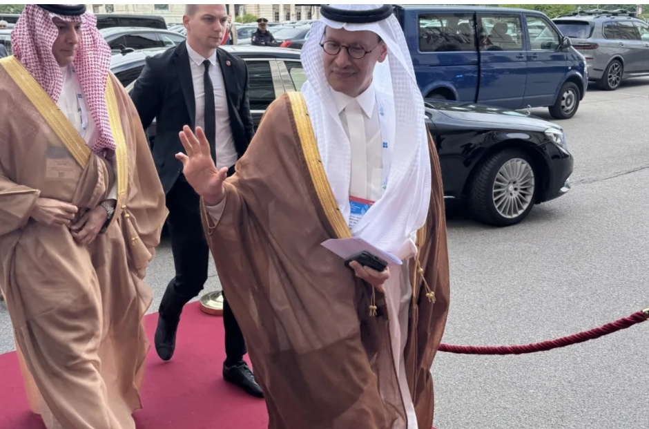 وزير الطاقة يحذر من تأثير التحول الطاقي على النمو الاقتصادي