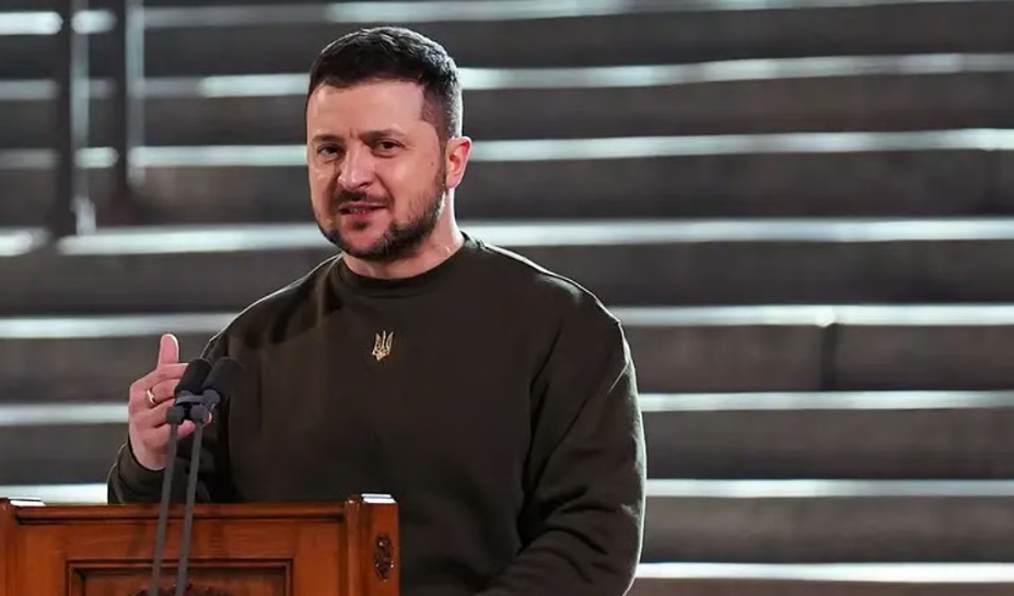 زيلينسكي: أكثر من 300 مسيّرة و30 صاروخاً روسياً استهدفت أوكرانيا ليلاً