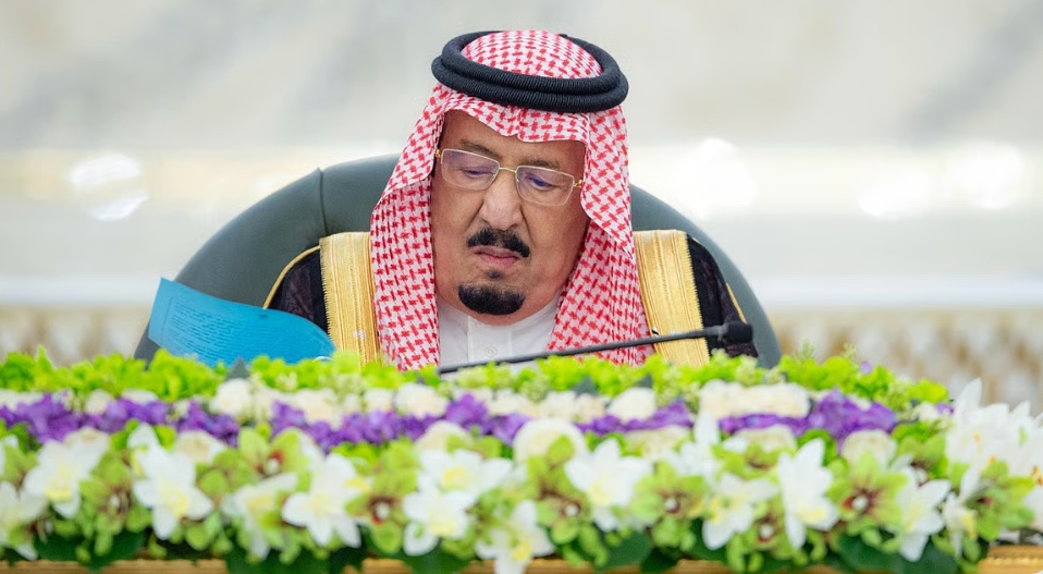 خادم الحرمين يرأس جلسة الوزراء.. المجلس يُصدر 9 قرارات ويُشيد بنتائج زيارة الوفد السعودي إلى سوريا