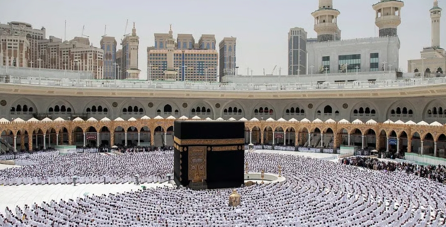 إمام الحرم المكي: صلاة الاستخارة سبيل التوكل والطمأنينة إمام الحرم المكي: صلاة الاستخارة سبيل التوكل والطمأنينة