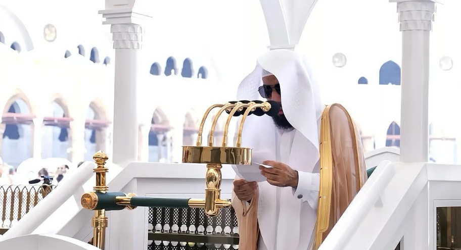 خطيب الحرم المكي: علِّقوا آمالكم بالله وحده وتحصنوا بكتابه وسنة نبيه