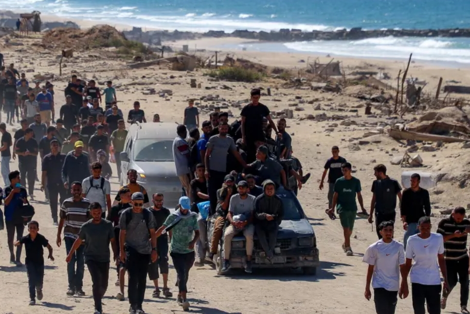 إسرائيل تبدأ الانسحاب من غزة والسكان يعودون إلى الشمال إسرائيل تبدأ الانسحاب من غزة والسكان يعودون إلى الشمال