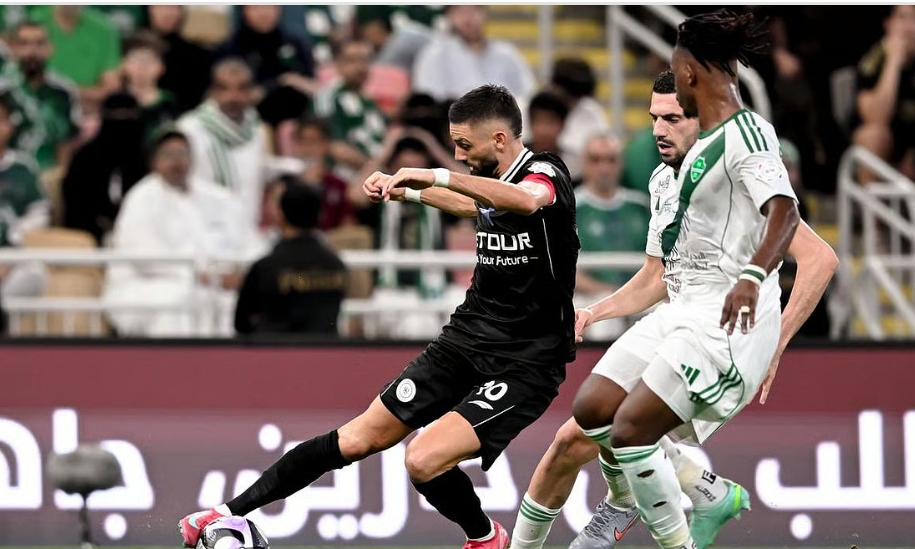 دوري روشن السعودي.. الشباب بعشرة لاعبين يفرض التعادل على الأهلي
