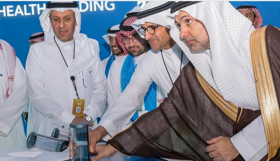 وزير الصحة يُطلق أول مركز قيادة وتحكم للسكري في العالم لمتابعة المؤشرات الصحية إلكترونيًا وزير الصحة يُطلق أول مركز قيادة وتحكم للسكري في العالم لمتابعة المؤشرات الصحية إلكترونيًا