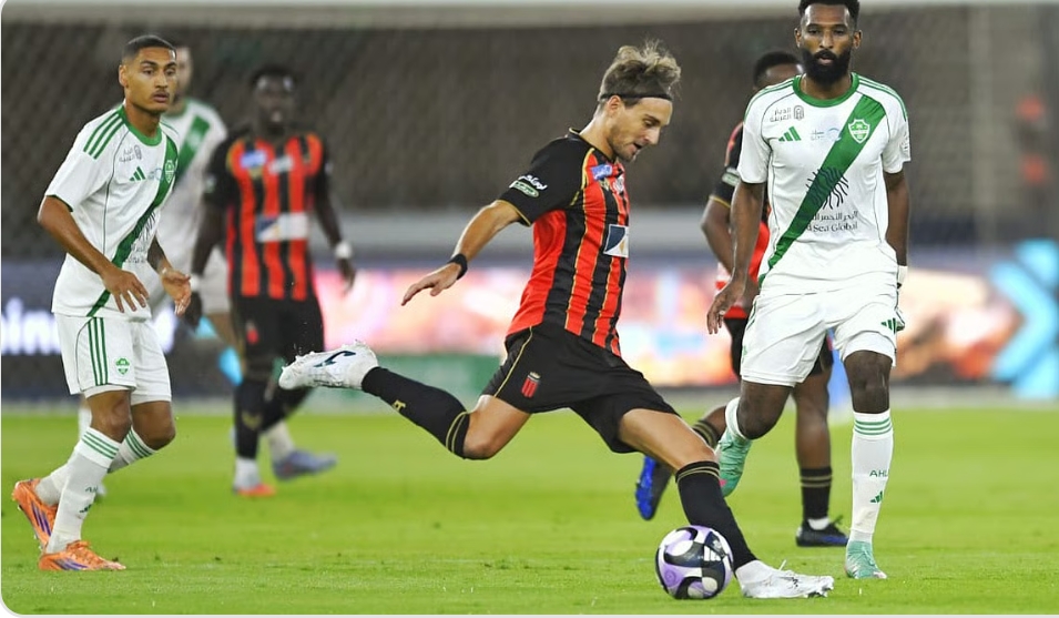 في الوقت القاتل.. "الرياض" يخطف تعادلًا بطعم الفوز أمام الأهلي في الوقت القاتل.. "الرياض" يخطف تعادلًا بطعم الفوز أمام الأهلي