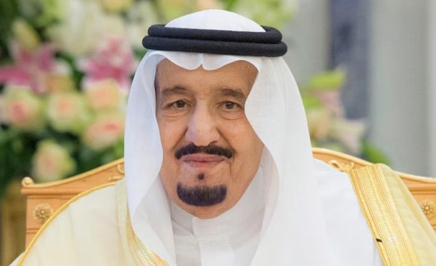 إنفاذًا لأمر الملك.. تقليد رئيس الأركان الباكستاني وسام الملك عبدالعزيز