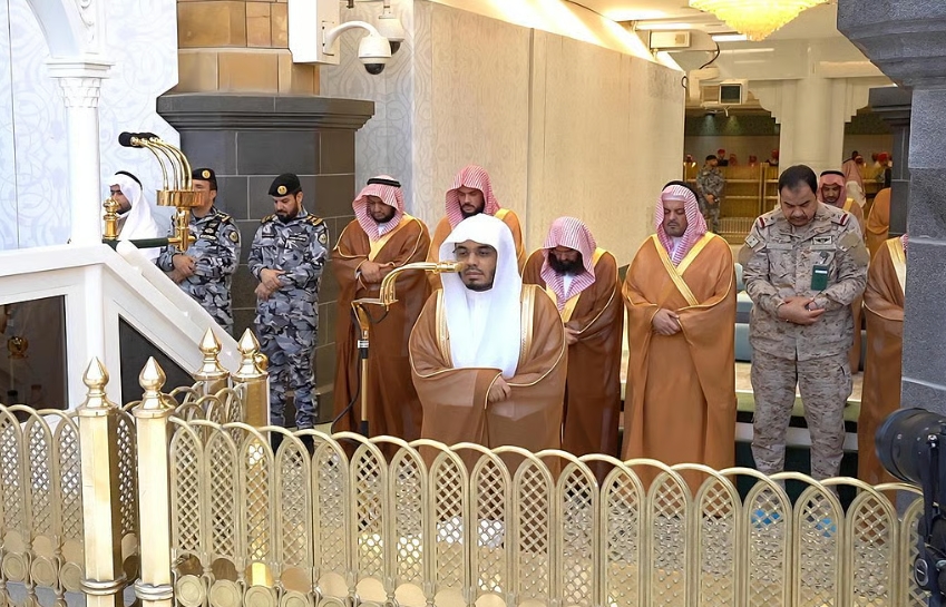 المصلون يؤدون صلاة الاستسقاء في الحرمين الشريفين