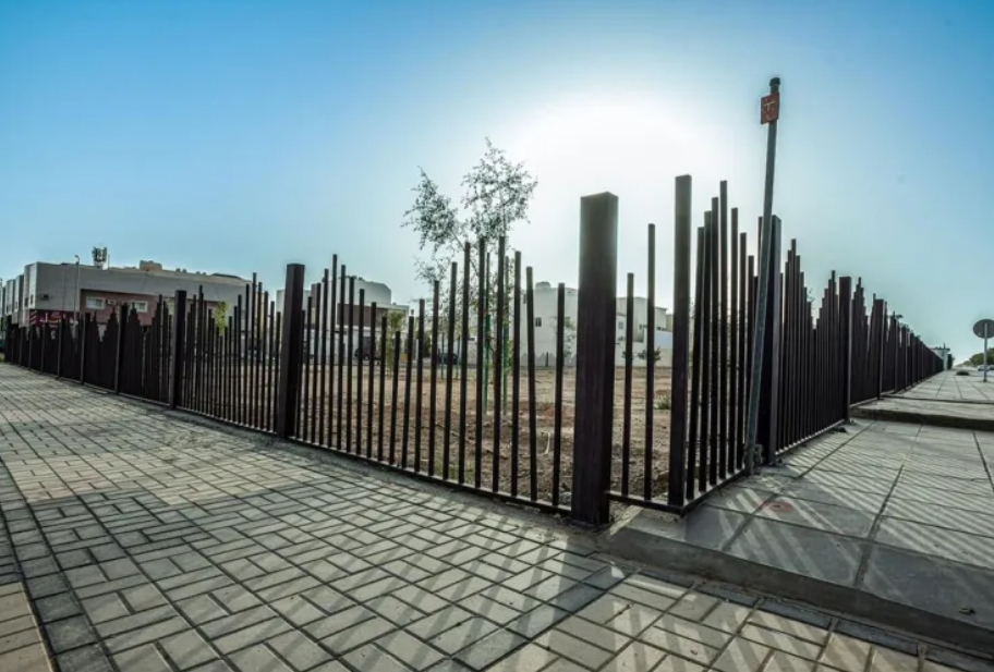 ضوابط تصميمية موحدة لتسوير الأراضي الفضاء بالرياض