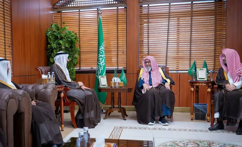 مفتي عام المملكة يستقبل وزير الحج ويشيد بجهود خدمة الحجاج والمعتمرين
