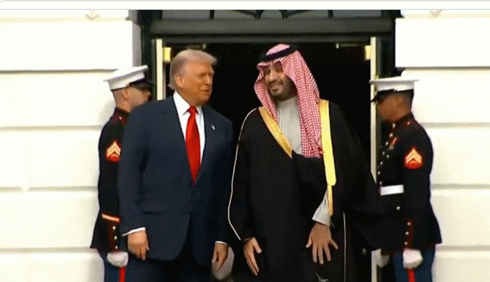 ترمب يستقبل ولي العهد في البيت الأبيض ويصحبه في جولة داخل المقر الرئاسي