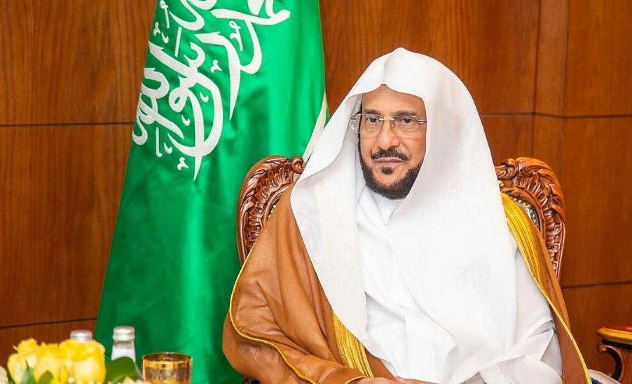 آل الشيخ: لا يُشترط التفرغ لوظائف الأئمة والمؤذنين.. والدعم الكبير من القيادة وراء الإنجاز