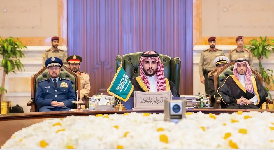 وزير الدفاع يرأس وفد المملكة في اجتماع مجلس الدفاع الخليجي بالكويت