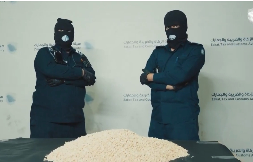 ضبط 3.8 كجم كوكايين في أمتعة مسافر بمطار المدينة