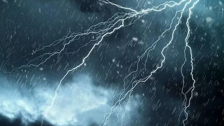 طقس اليوم .. الأرصاد: هطول أمطار رعدية خفيفة إلى متوسطة على جازان وعسير والباحة