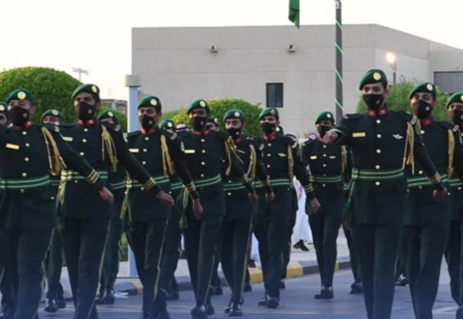 "الدفاع" تفتح باب "التجنيد الموحد" للرجال والنساء