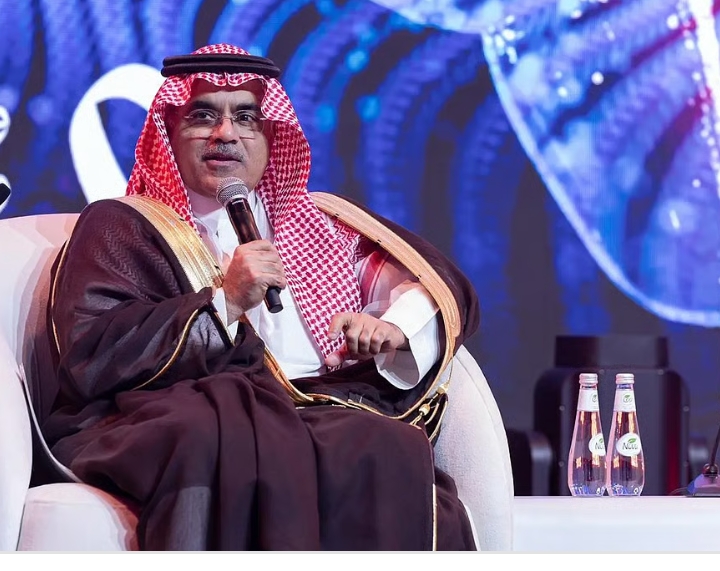 نائب وزير الصناعة يستعرض رؤية المملكة للتحول الصناعي في معرض السعودية 2025