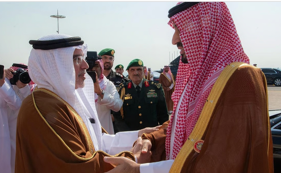 ولي العهد يصل البحرين لترؤس وفد المملكة في القمة الخليجية 46