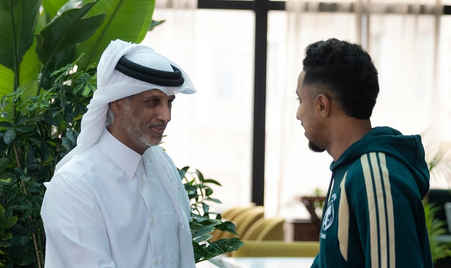 وزير الرياضة والشباب بدولة قطر يزور بعثة الأخضر