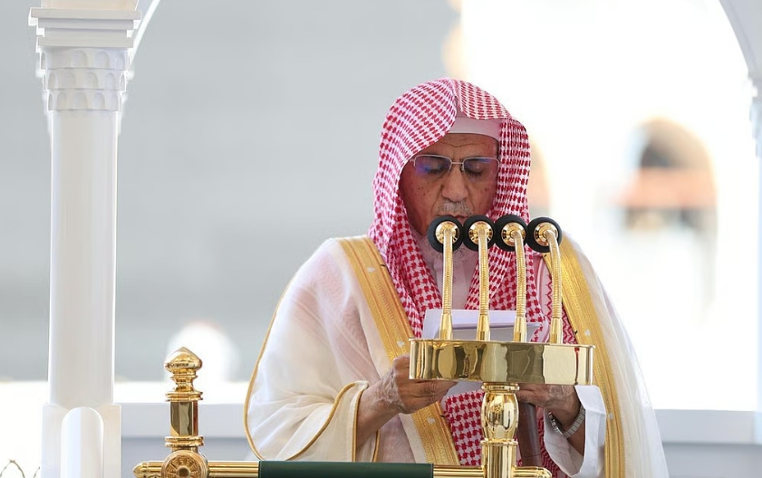 خطيب الحرم: تقوى الله وحسن الظن به أساس الطمأنينة.. وبالأصالة والرجولة تتماسك الأسر والمجتمعات