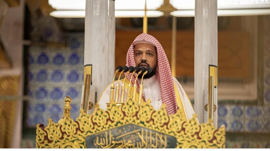 الحذيفي في خطبة المسجد النبوي: التقوى معيار الكرامة وحسن الخلق من كمال الإيمان