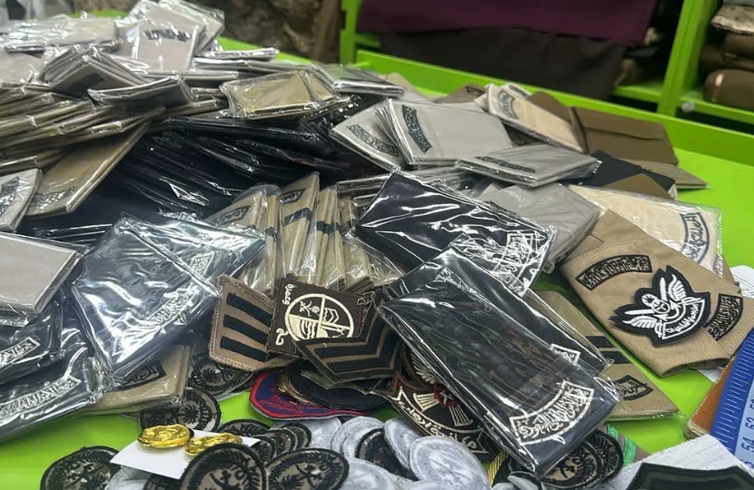 اللجنة الأمنية بالرياض تُغلق 5 محال وتُصادر رتبًا عسكرية مخالفة