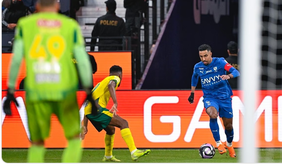 دوري روشن للمحترفين: مباراة دراماتيكية.. الهلال يعبر الخليج