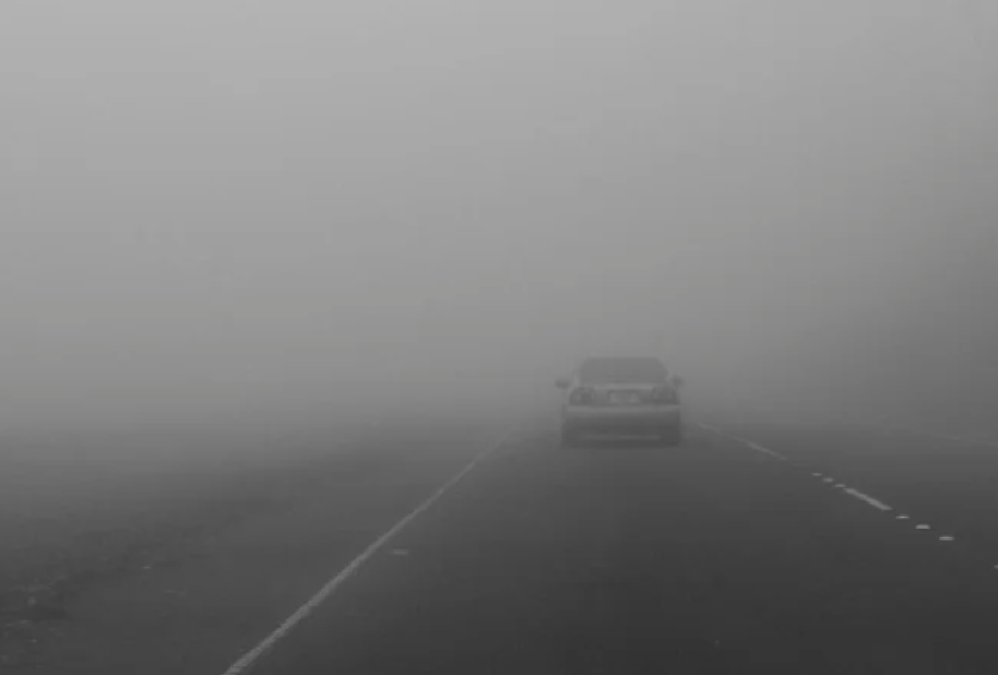 تنبيهات من الضباب على 5 مناطق وتحذيرات من تدنّي الرؤية فجراً