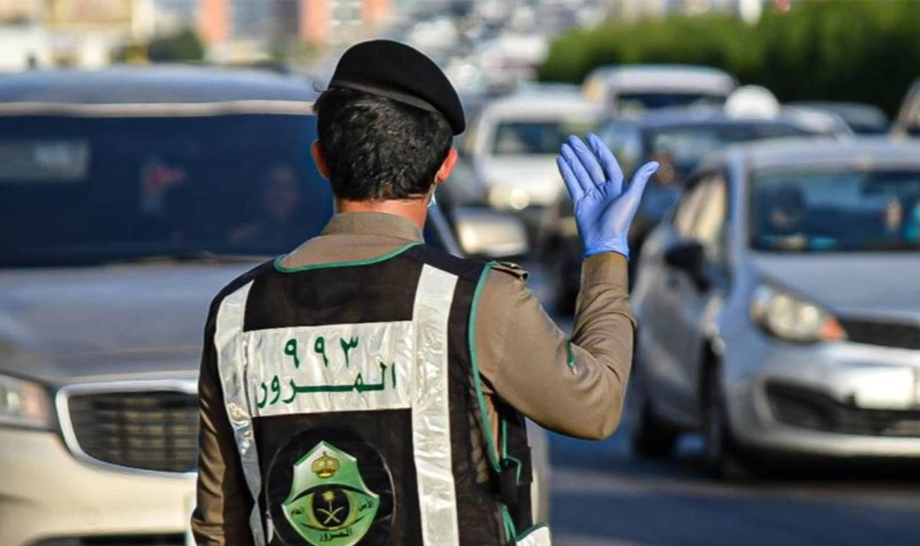 المرور يحذّر: المراوغة بسرعة بين المركبات مخالفة غرامتها تصل إلى 6000 ريال