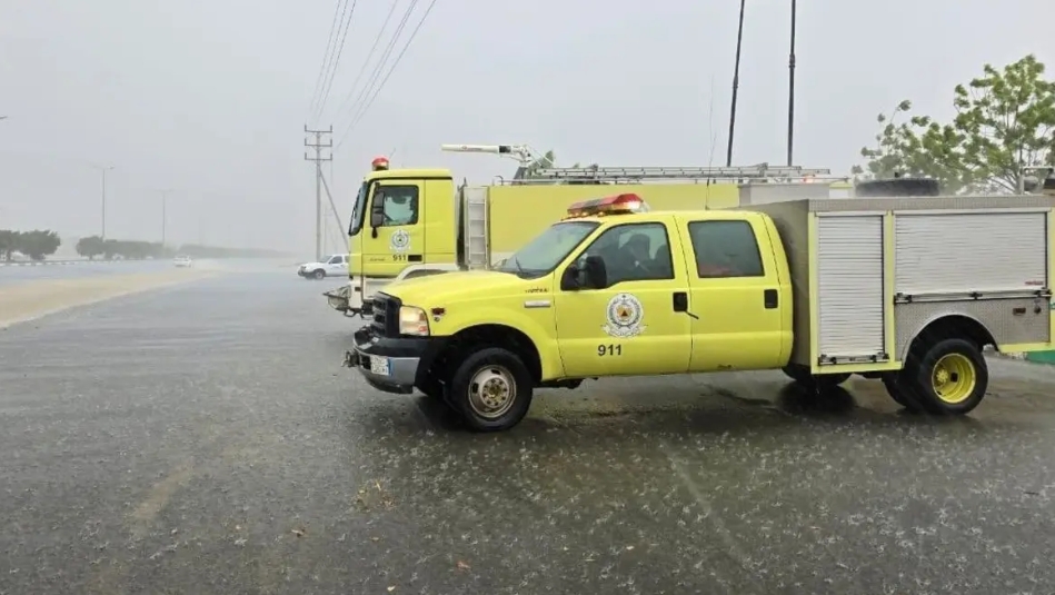 الدفاع المدني يحذّر من عبور الأودية والاقتراب من تجمعات السيول