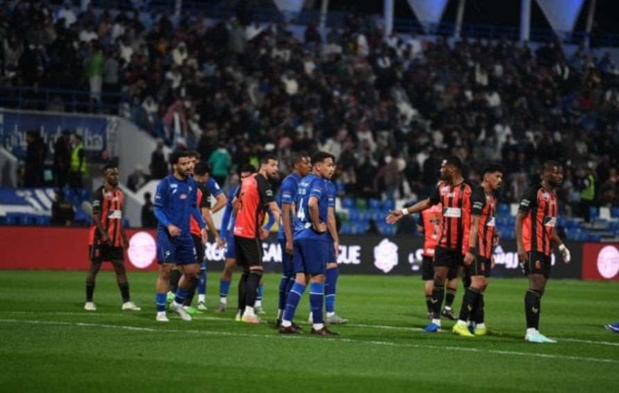 الفتح يواصل انتصاراته ويهزم الرياض بثلاثية في دوري روشن