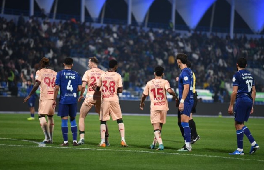 الخلود يكتسح الفتح بخماسية مثيرة في انطلاقة الجولة 17 من دوري روشن