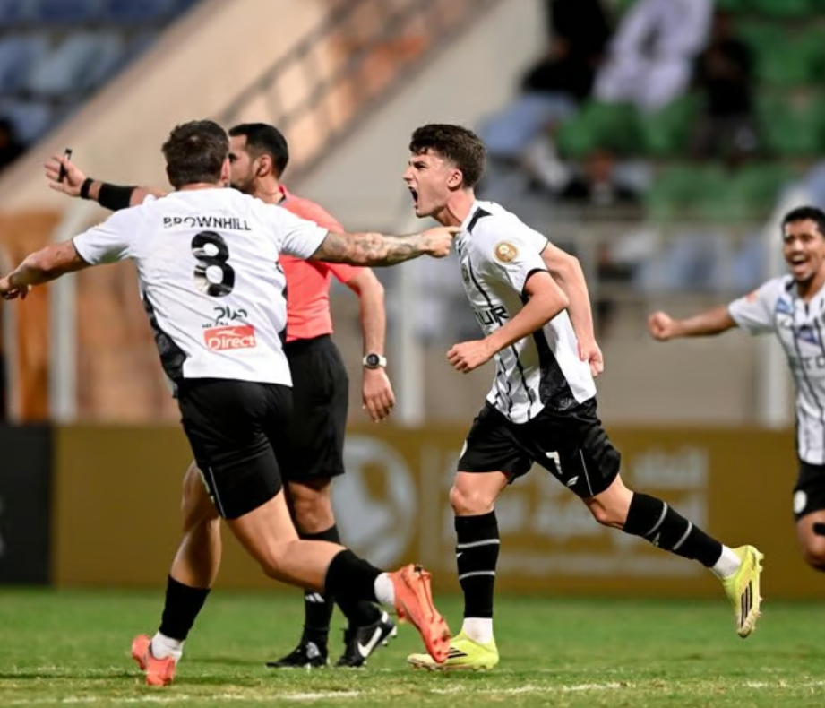 الشباب يهدر فوزاً ثميناً أمام النهضة العماني ويتعقد موقفه في بطولة الخليج