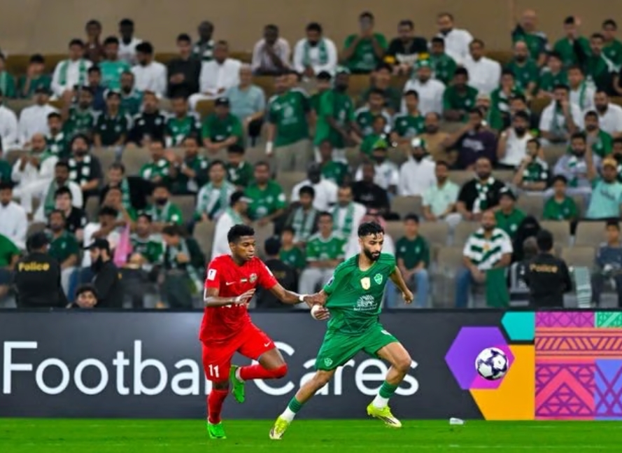 الأهلي السعودي يهزم شباب الأهلي الإماراتي برباعية مثيرة في نخبة آسيا