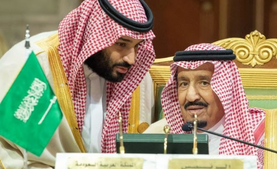 خادم الحرمين الشريفين بناءً على ما عرضه سمو ولي العهد يوجه بصرف أكثر من ثلاثة مليارات ريال معونة شهر رمضان لمستفيدي الضمان الاجتماعي