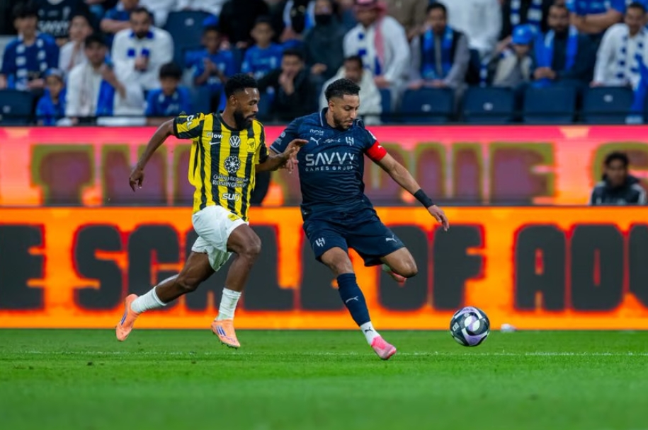 الاتحاد بعشرة لاعبين يتعادل مع الهلال في ختام جولة يوم التأسيس