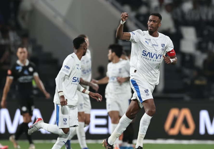 الهلال يحسم ديربي الرياض بخماسية مثيرة في شباك الشباب