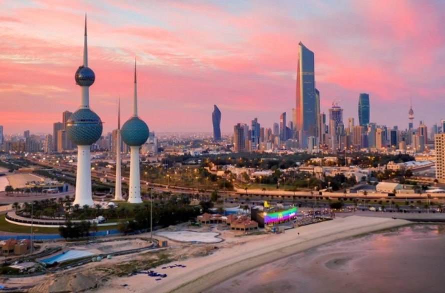 الكويت تعلن التعامل مع صواريخ رُصدت في أجواء البلاد