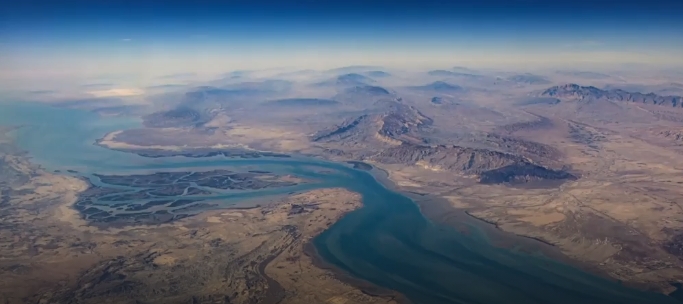 الحرس الثوري: سنحرق أي سفينة تحاول عبورمضيق هرمز