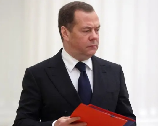 مدفيديف: الحرب العالمية الثالثة حتمية لو واصل ترامب مساره المجنون